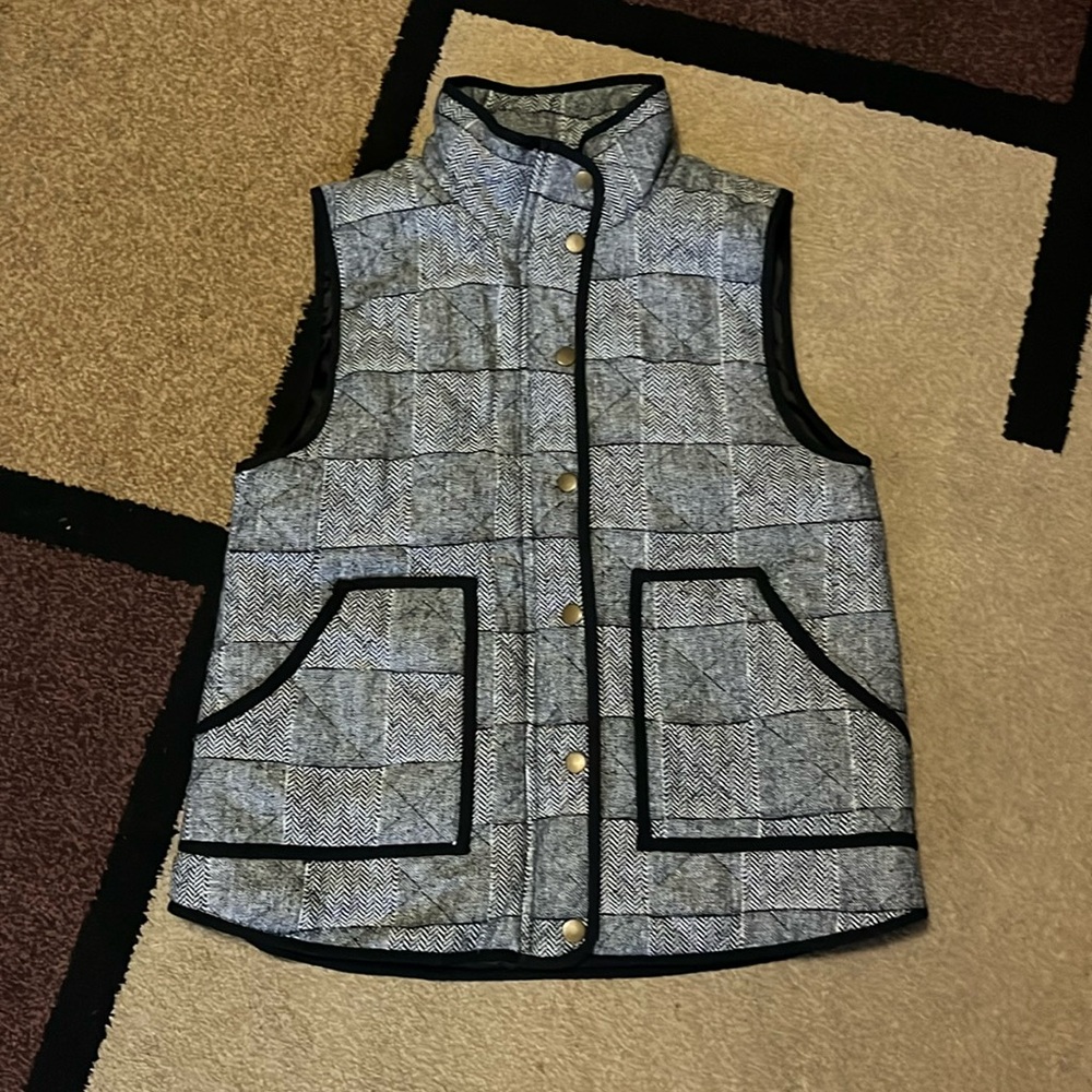 Checkered stitched vest / black and white / Size Medium ☕️
